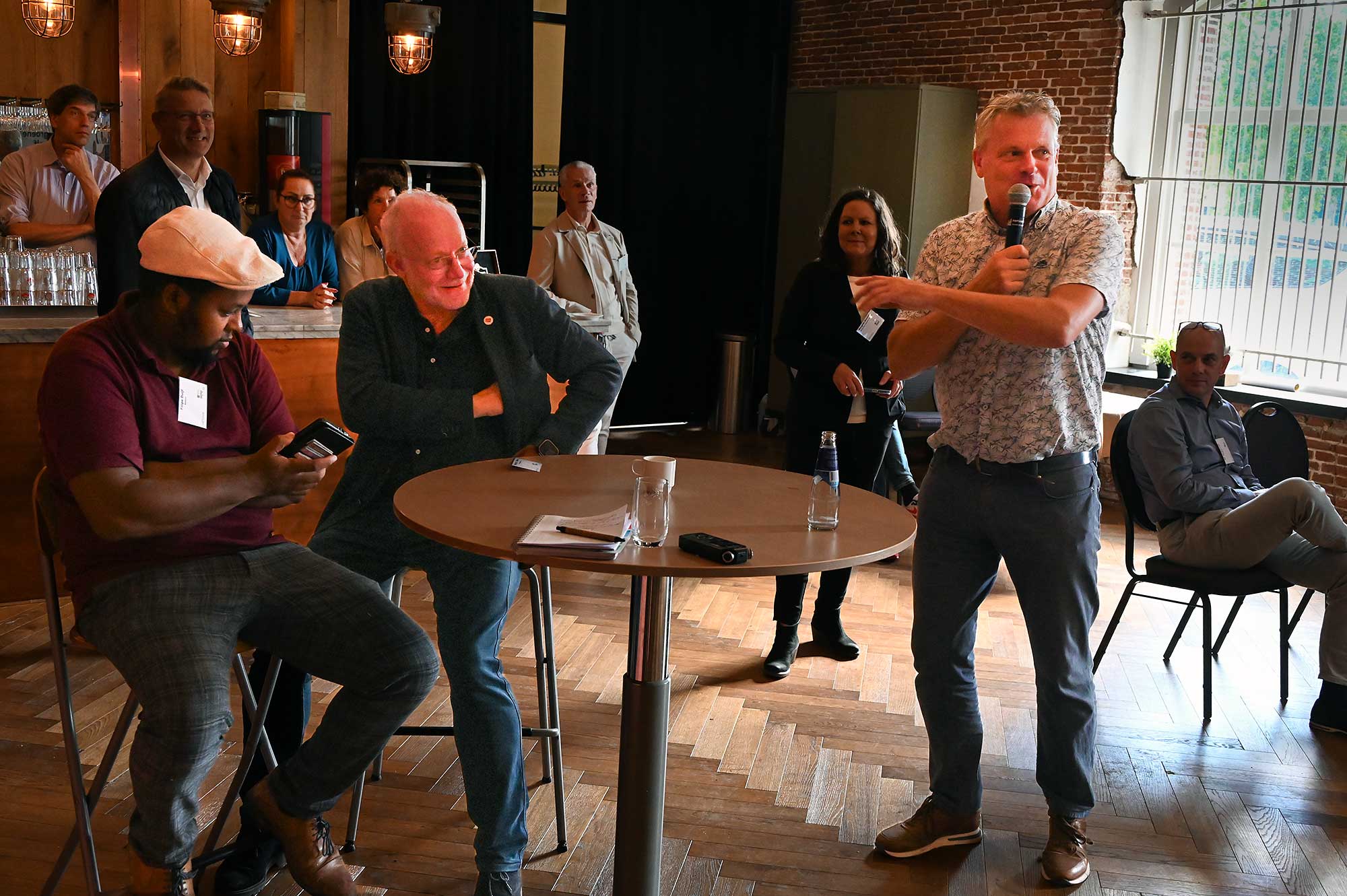 NFT2024 - Auction, standing Leon Joore, Natural Fibre Application Centre